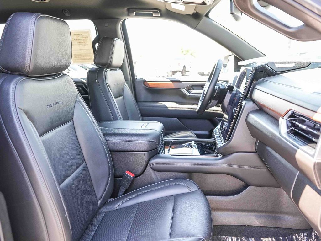 Thumbnail: 2025 GMC Yukon XL - 10