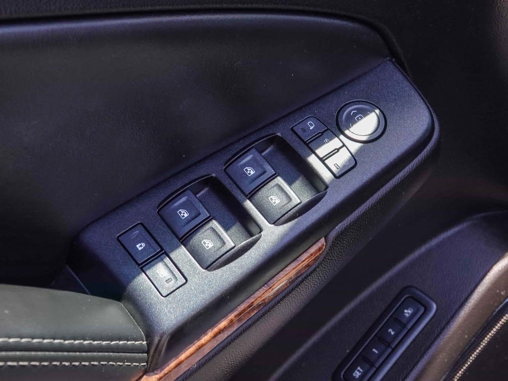 Thumbnail: 2016 Chevrolet Suburban - 24