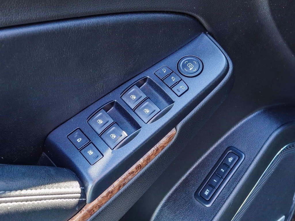 Thumbnail: 2015 Chevrolet Suburban - 24