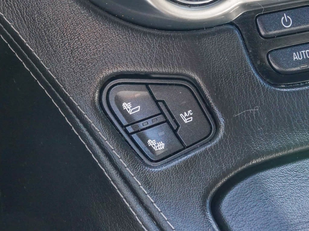 Thumbnail: 2015 Chevrolet Suburban - 27