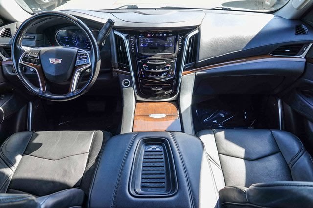 2020 Cadillac Escalade ESV Luxury 2