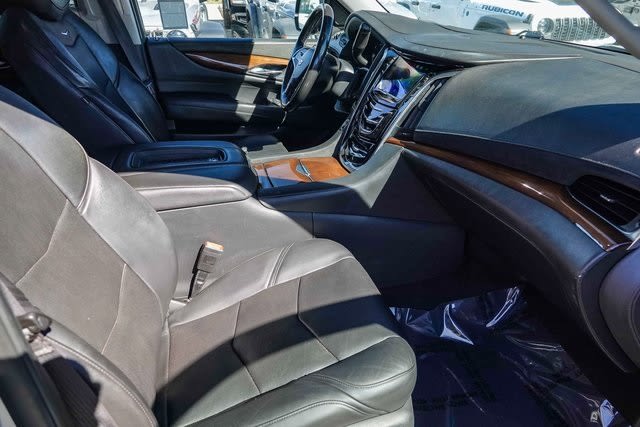 2020 Cadillac Escalade ESV Luxury 9