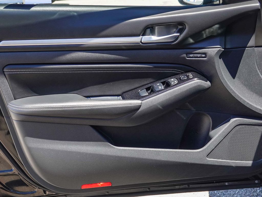 Thumbnail: 2021 Nissan Altima - 23