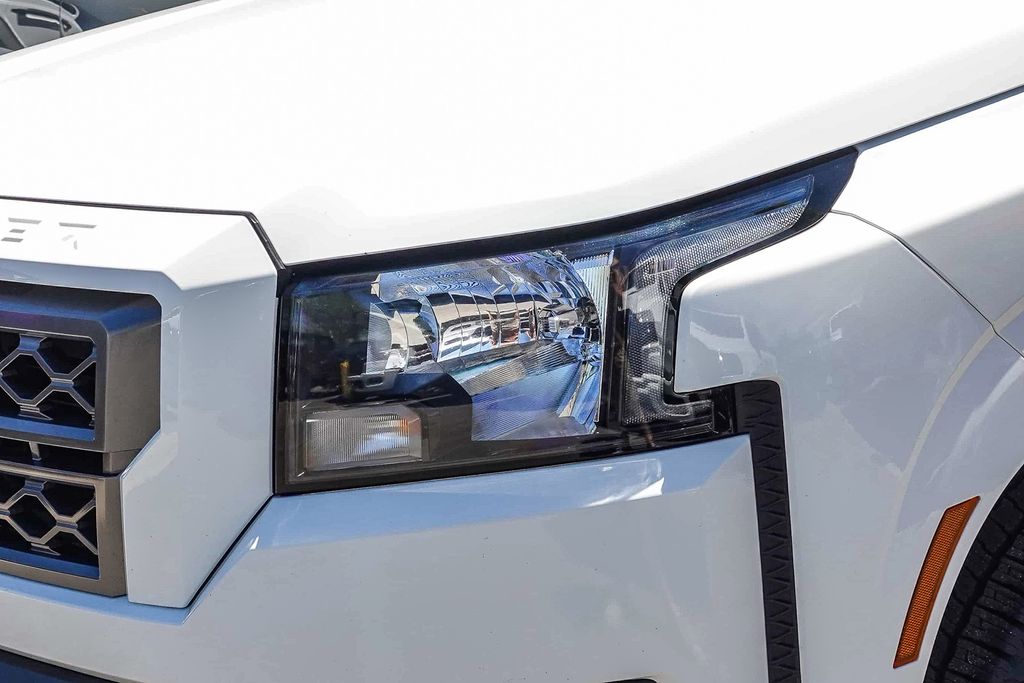 Thumbnail: 2023 Nissan Frontier - 20