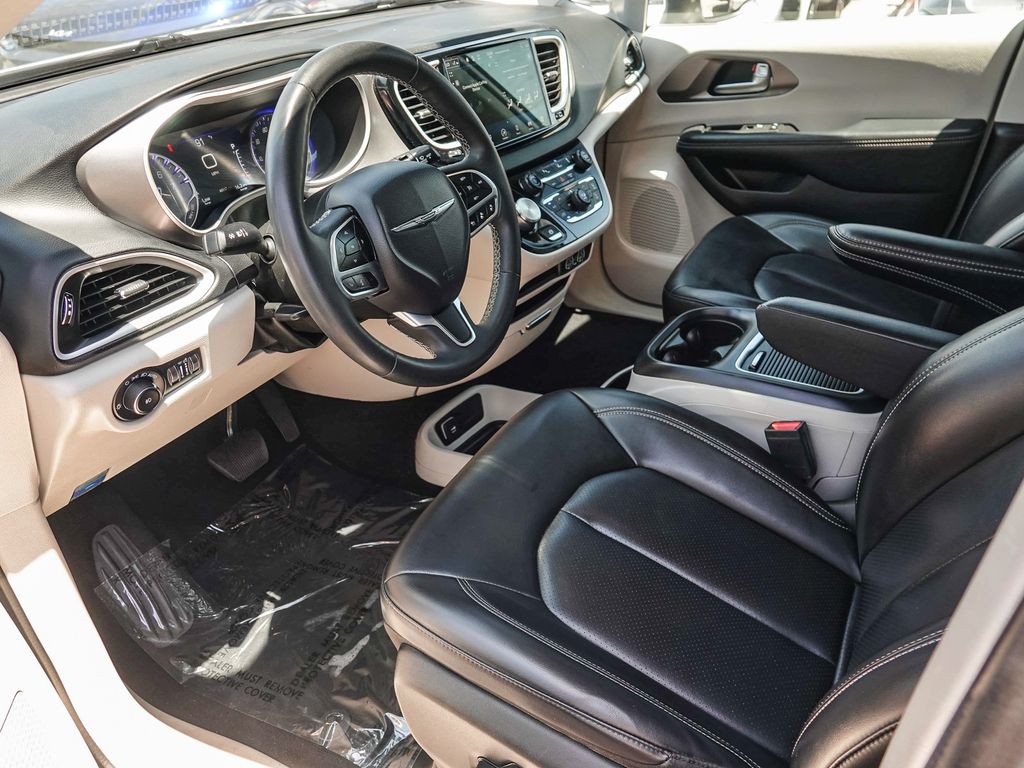 Thumbnail: 2023 Chrysler Pacifica - 10
