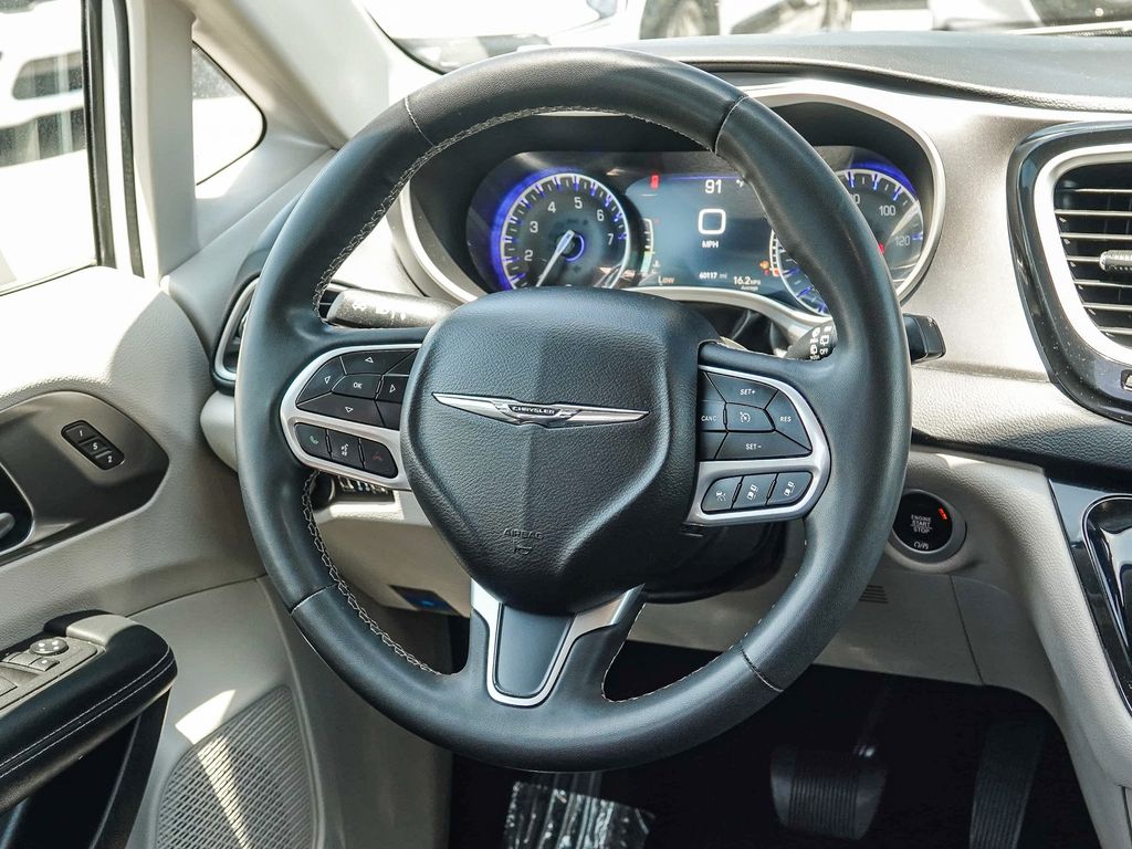 Thumbnail: 2023 Chrysler Pacifica - 8