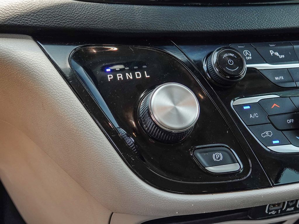 Thumbnail: 2023 Chrysler Pacifica - 22