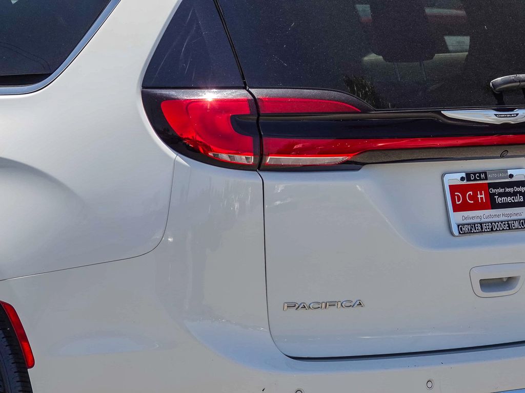 Thumbnail: 2023 Chrysler Pacifica - 18