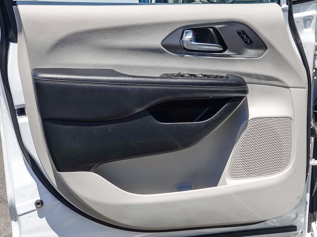 Thumbnail: 2023 Chrysler Pacifica - 23