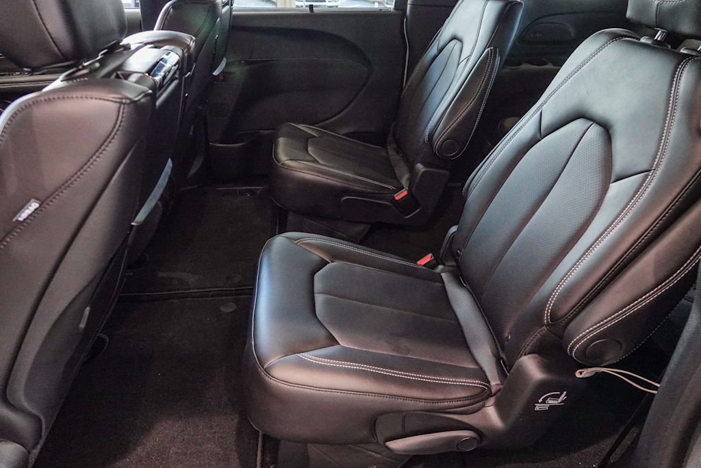 Thumbnail: 2026 Chrysler Pacifica - 12