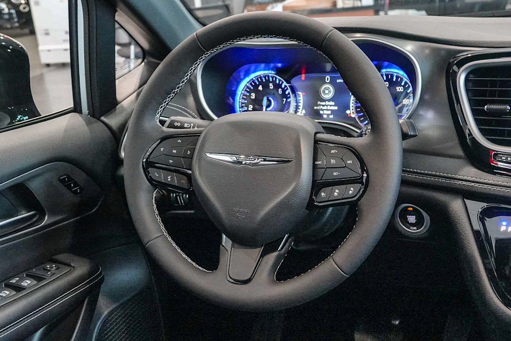 Thumbnail: 2026 Chrysler Pacifica - 9