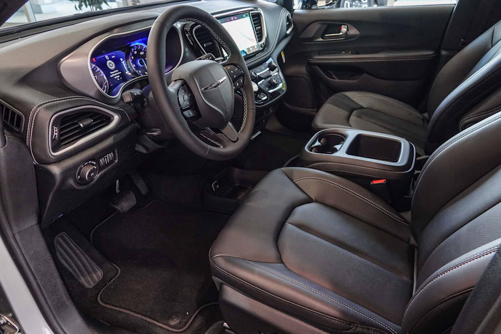 Thumbnail: 2026 Chrysler Pacifica - 11