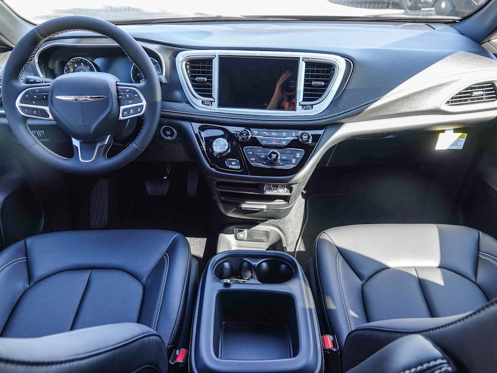 Thumbnail: 2025 Chrysler Pacifica - 2