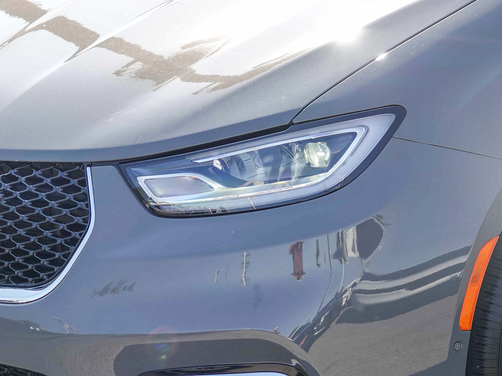 Thumbnail: 2025 Chrysler Pacifica - 18