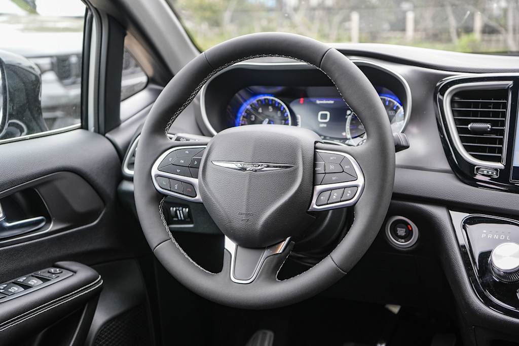 Thumbnail: 2026 Chrysler Voyager - 9