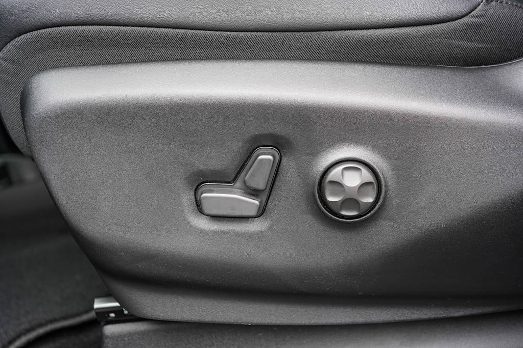 Thumbnail: 2026 Chrysler Voyager - 24