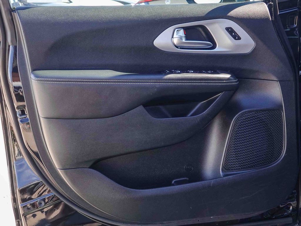 Thumbnail: 2025 Chrysler Pacifica - 23
