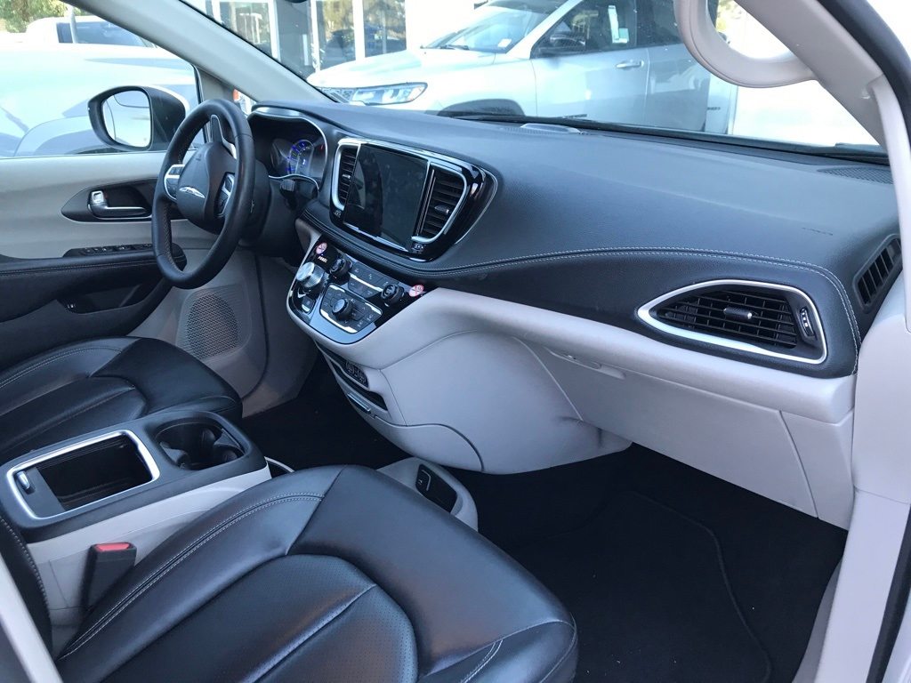 2023 Chrysler Pacifica Hybrid Touring L 2