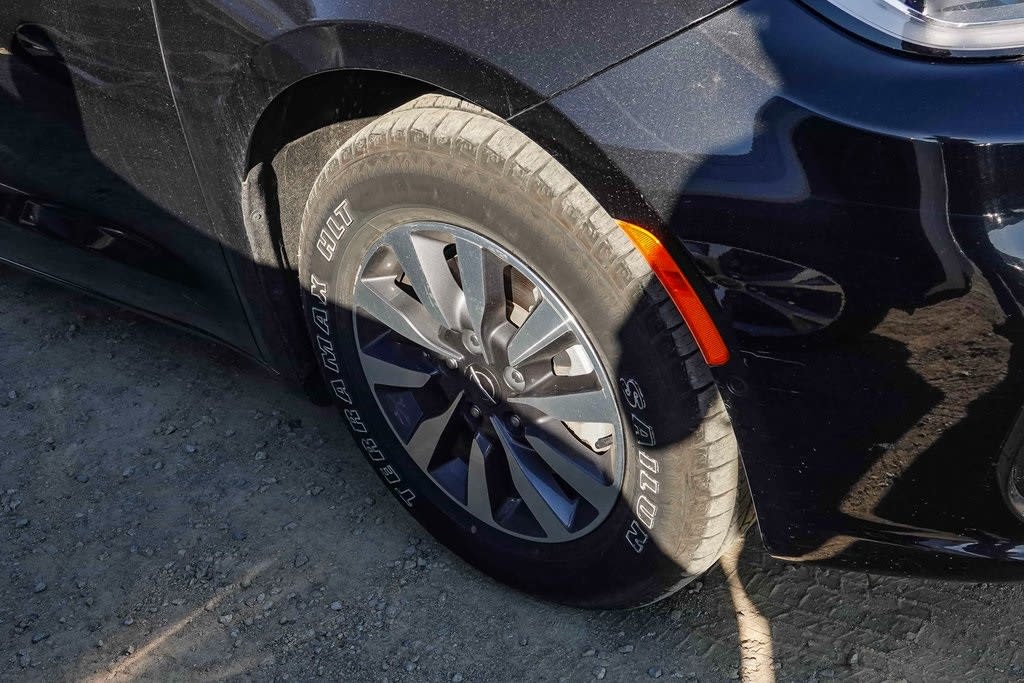 2022 Chrysler Pacifica Hybrid Touring L 5