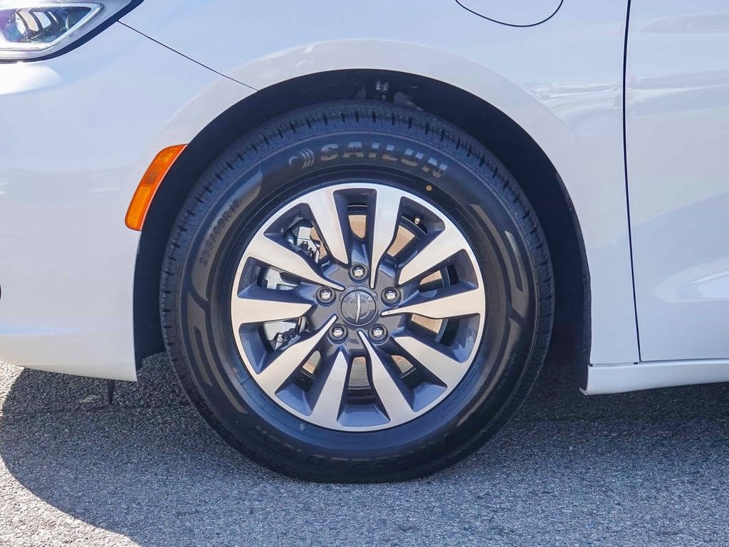 Thumbnail: 2024 Chrysler Pacifica - 20