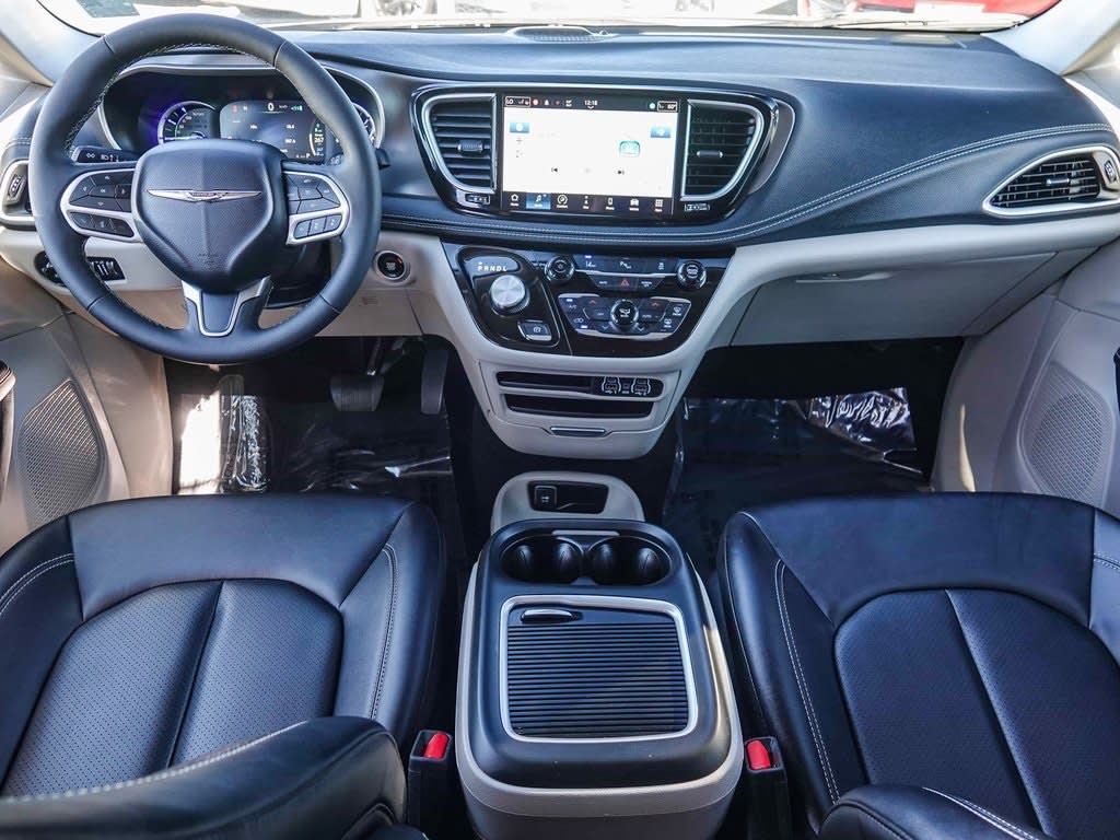 Thumbnail: 2024 Chrysler Pacifica - 2