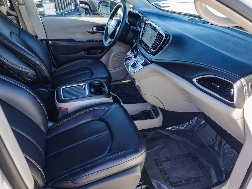 Thumbnail: 2024 Chrysler Pacifica - 9