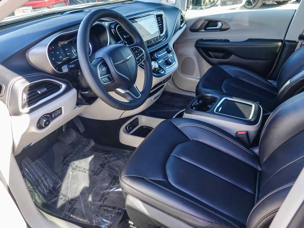 Thumbnail: 2024 Chrysler Pacifica - 10