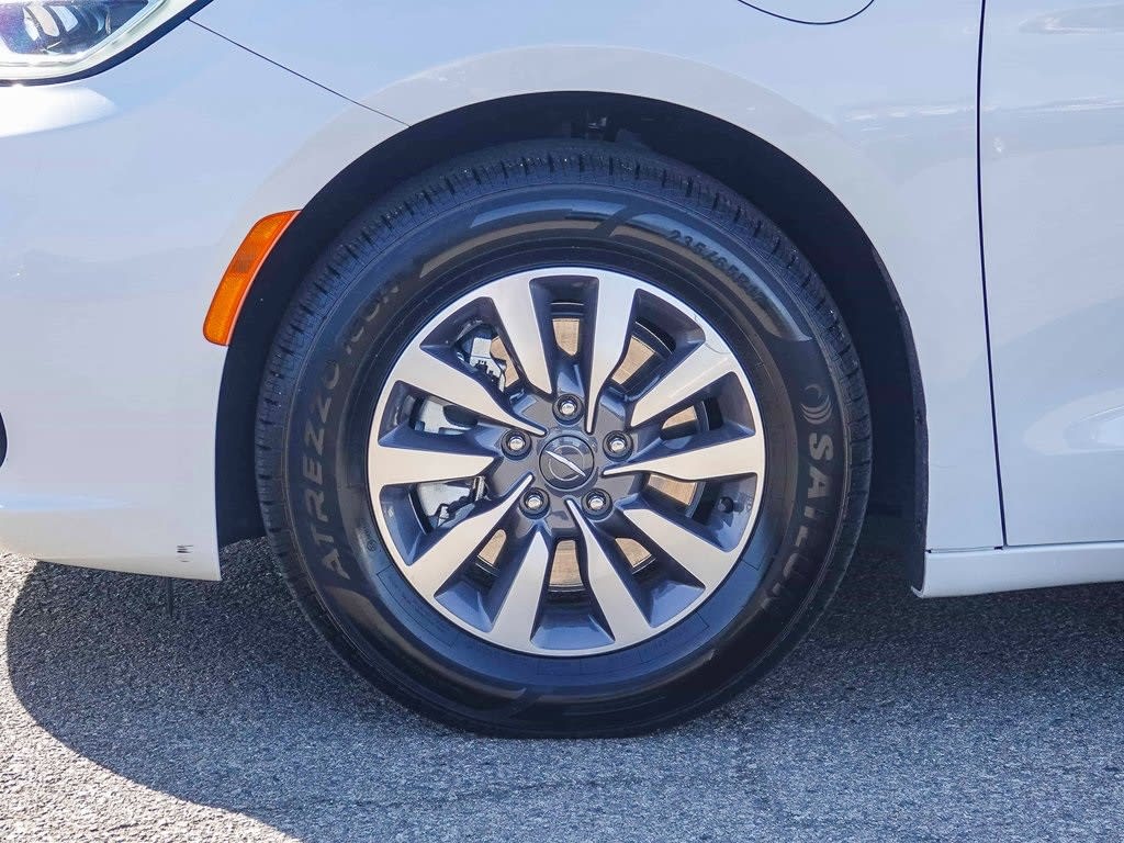 Thumbnail: 2024 Chrysler Pacifica - 20