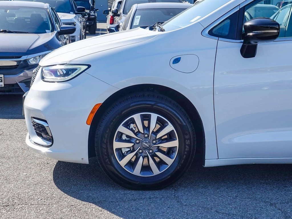 Thumbnail: 2024 Chrysler Pacifica - 6