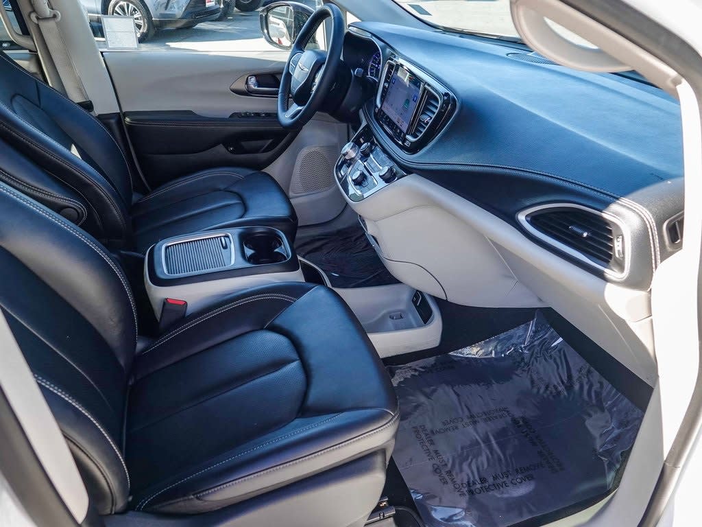 Thumbnail: 2024 Chrysler Pacifica - 9