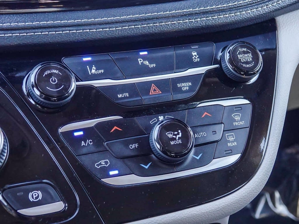 Thumbnail: 2024 Chrysler Pacifica - 25