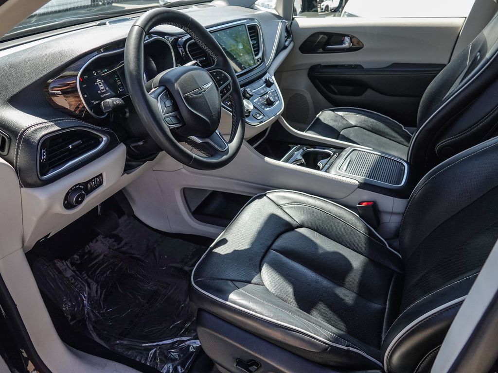 Thumbnail: 2023 Chrysler Pacifica - 10