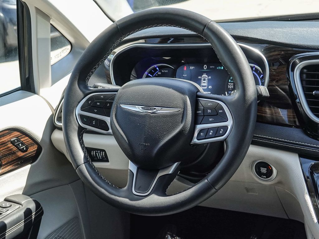 Thumbnail: 2023 Chrysler Pacifica - 8