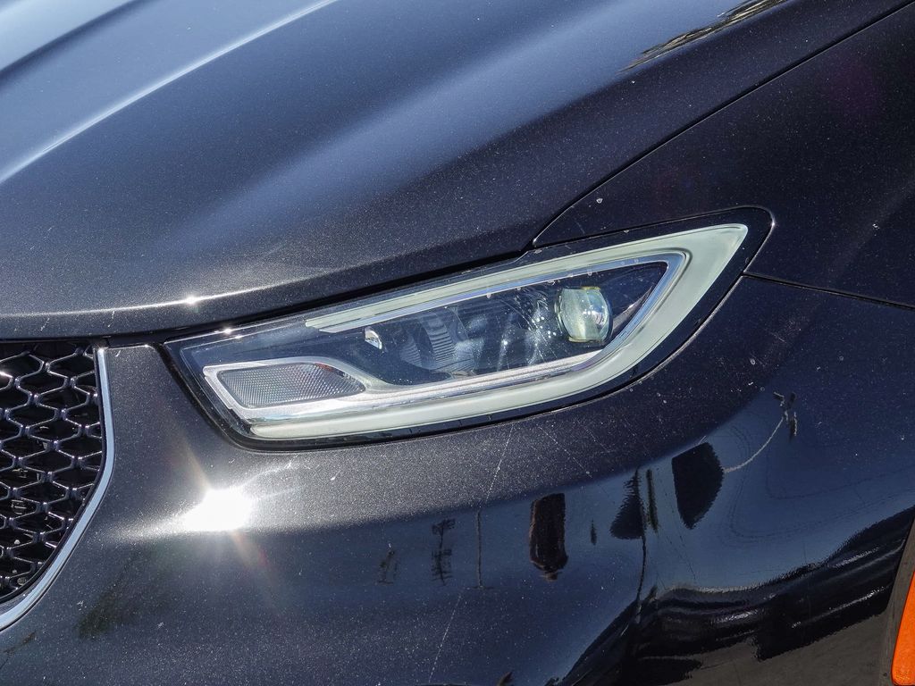 Thumbnail: 2023 Chrysler Pacifica - 18