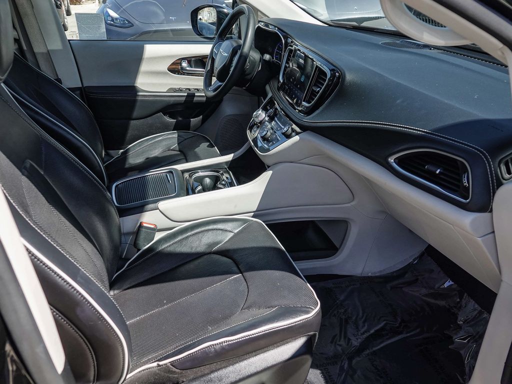 Thumbnail: 2023 Chrysler Pacifica - 9