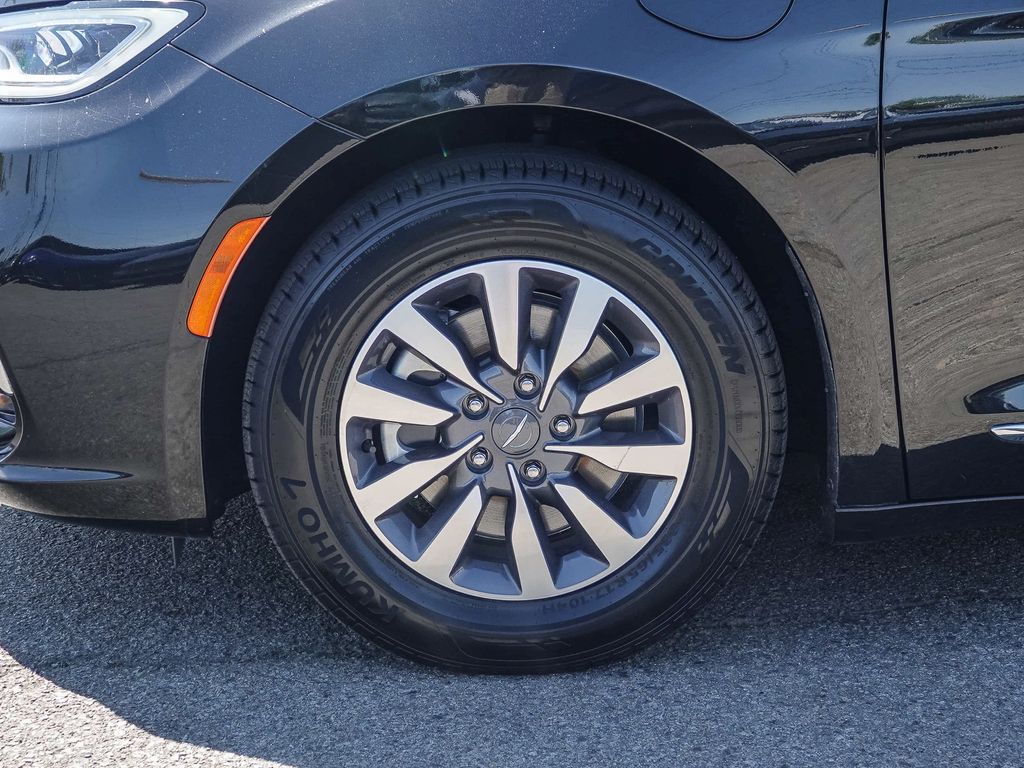 Thumbnail: 2023 Chrysler Pacifica - 6