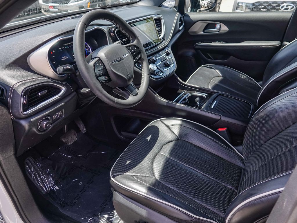 Thumbnail: 2024 Chrysler Pacifica - 10