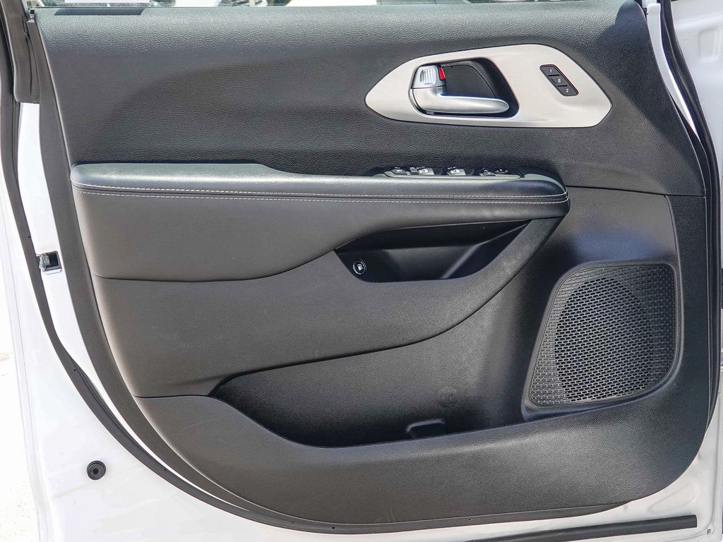 Thumbnail: 2024 Chrysler Pacifica - 23