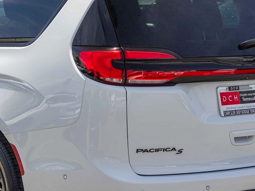 Thumbnail: 2024 Chrysler Pacifica - 18