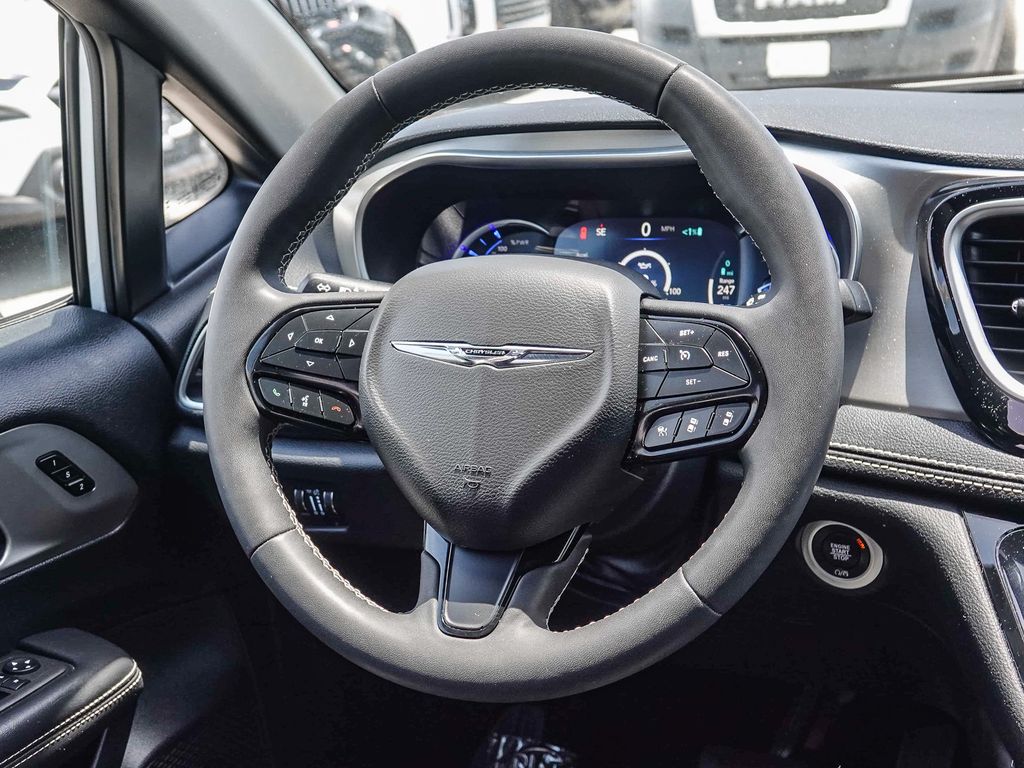 Thumbnail: 2024 Chrysler Pacifica - 8