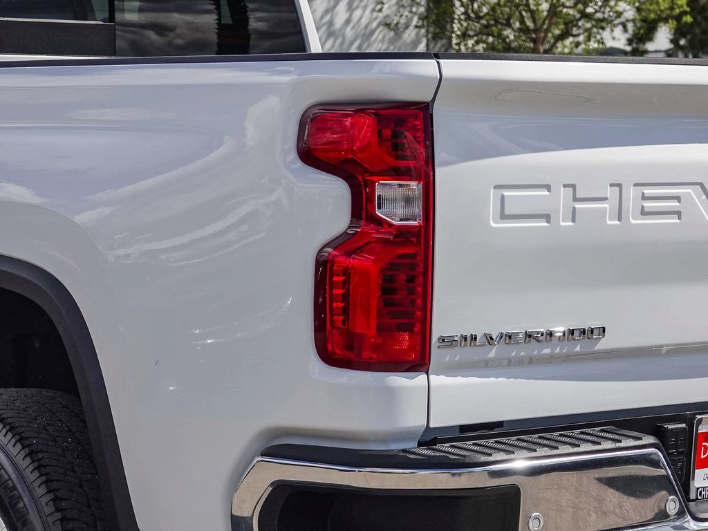 Thumbnail: 2024 Chevrolet Silverado 2500 - 19