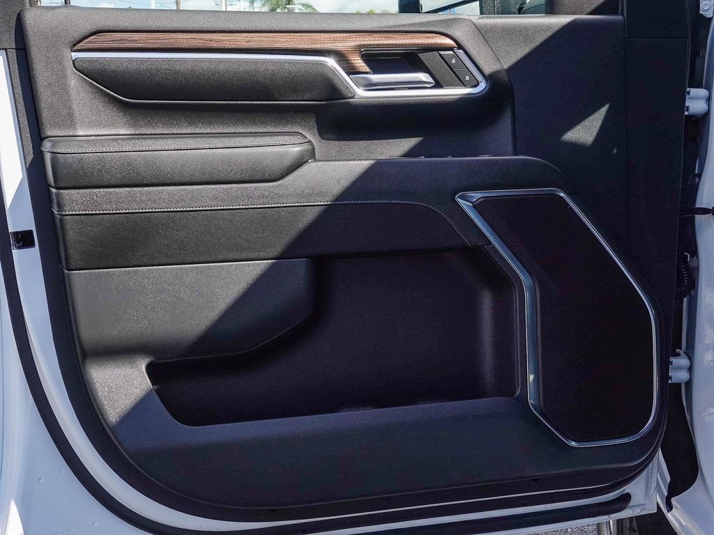 Thumbnail: 2024 Chevrolet Silverado 2500 - 24