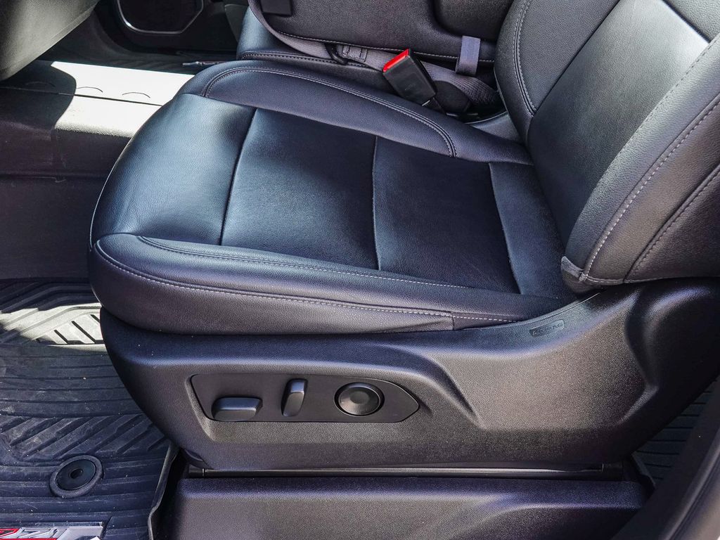 Thumbnail: 2024 Chevrolet Silverado 2500 - 25