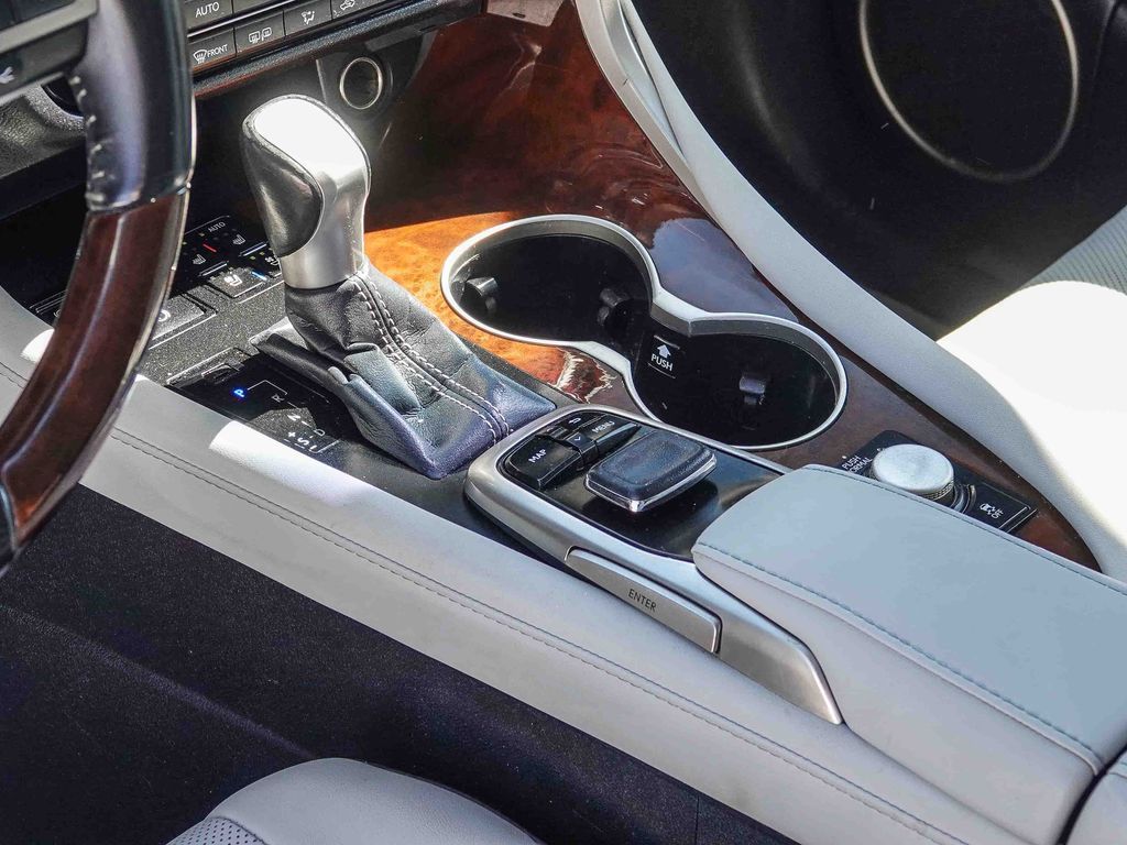 Thumbnail: 2017 Lexus RX - 14