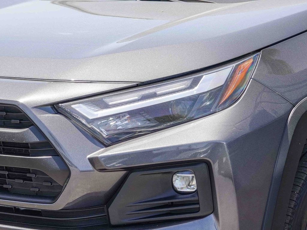 Thumbnail: 2023 Toyota RAV4 - 21