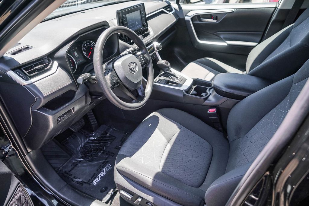 Thumbnail: 2020 Toyota RAV4 - 9