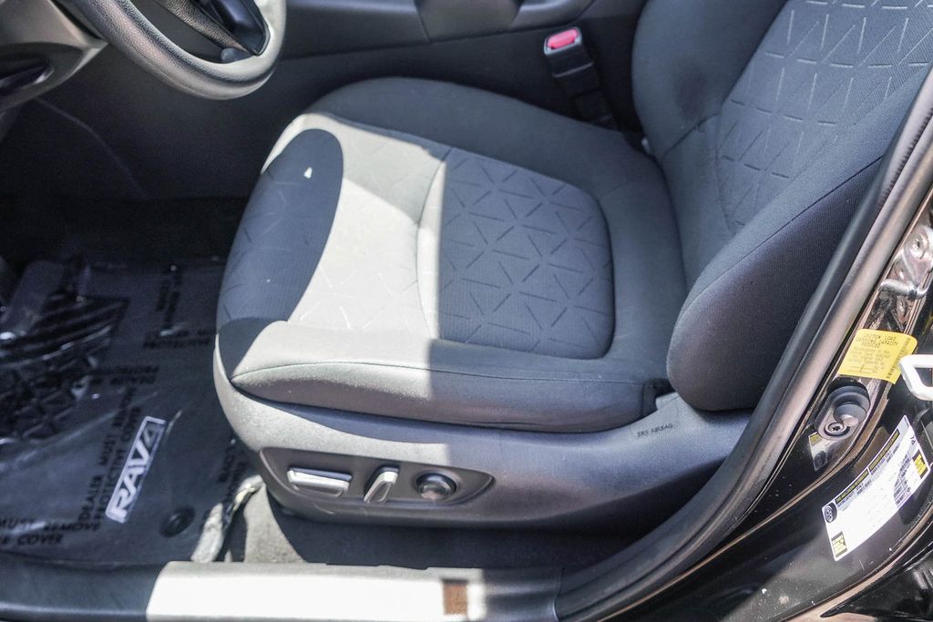 Thumbnail: 2020 Toyota RAV4 - 24