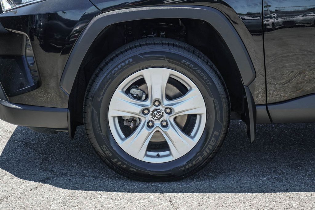 Thumbnail: 2020 Toyota RAV4 - 21