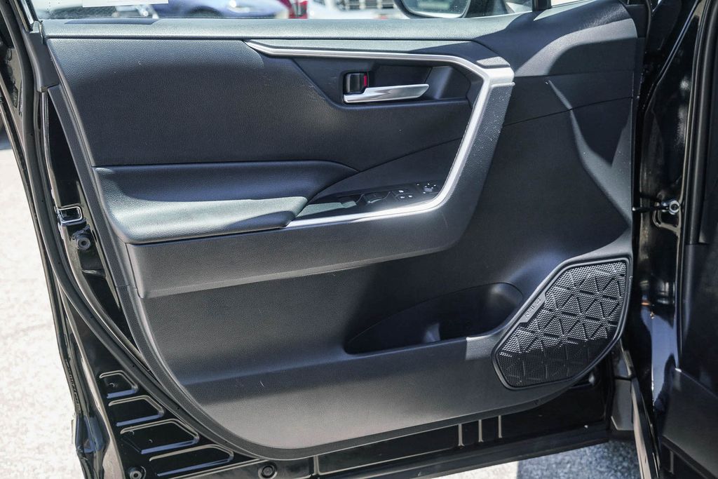 Thumbnail: 2020 Toyota RAV4 - 23