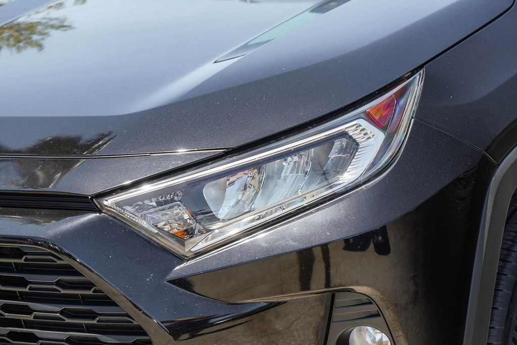 Thumbnail: 2020 Toyota RAV4 - 20